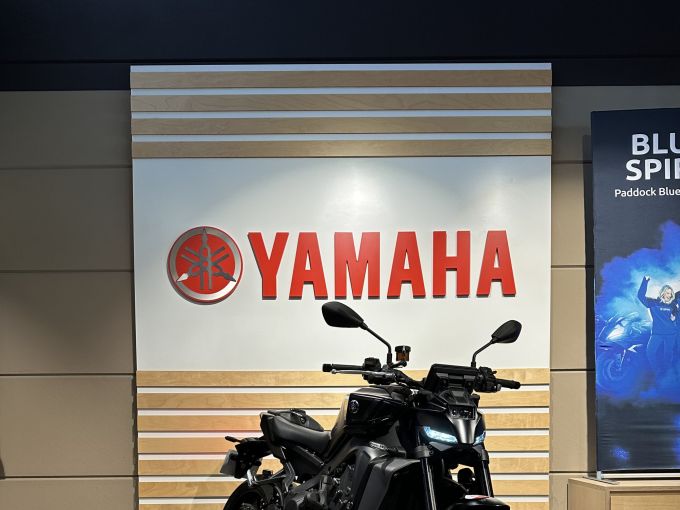 YAMAHA MT-09 Y-AMT 4