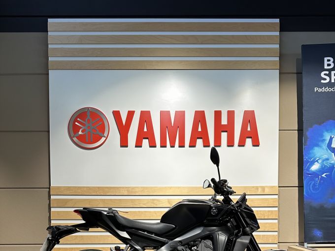 YAMAHA MT-09 Y-AMT 4