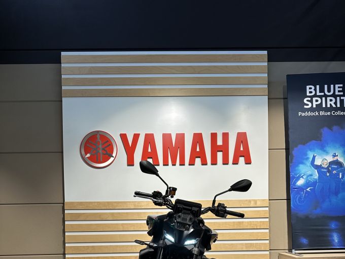 YAMAHA MT-09 Y-AMT 4