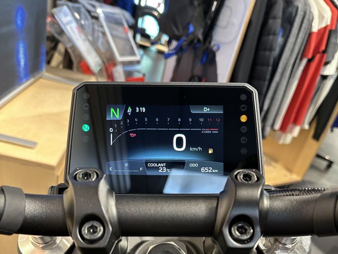 YAMAHA MT-09 Y-AMT 4