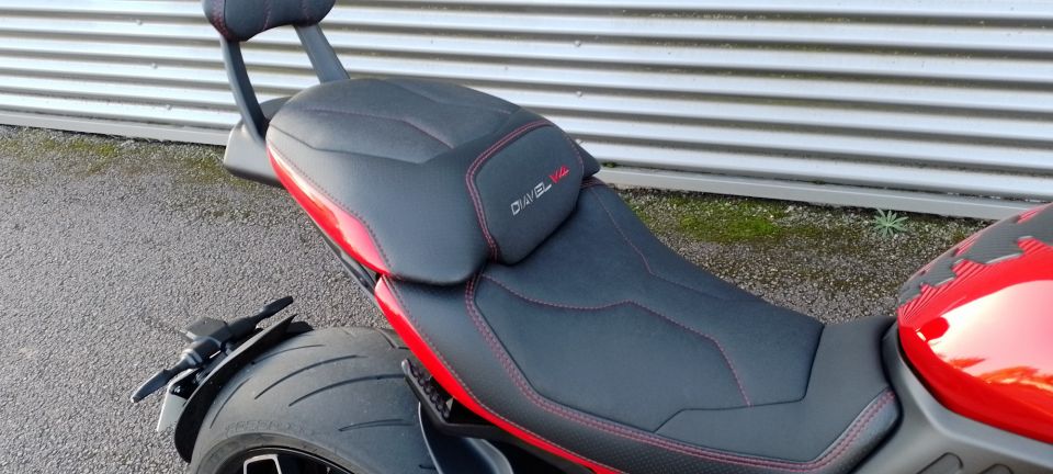 DUCATI DIAVEL V4 4