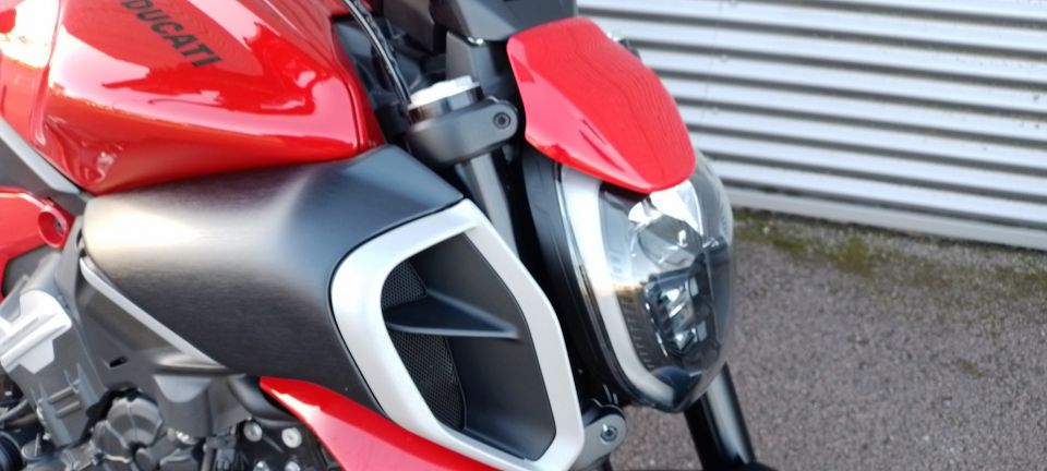 DUCATI DIAVEL V4 4
