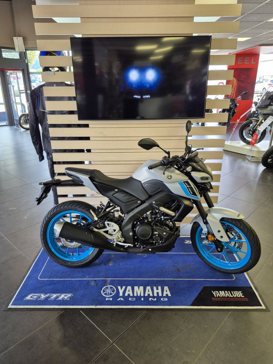 YAMAHA MT-125 4
