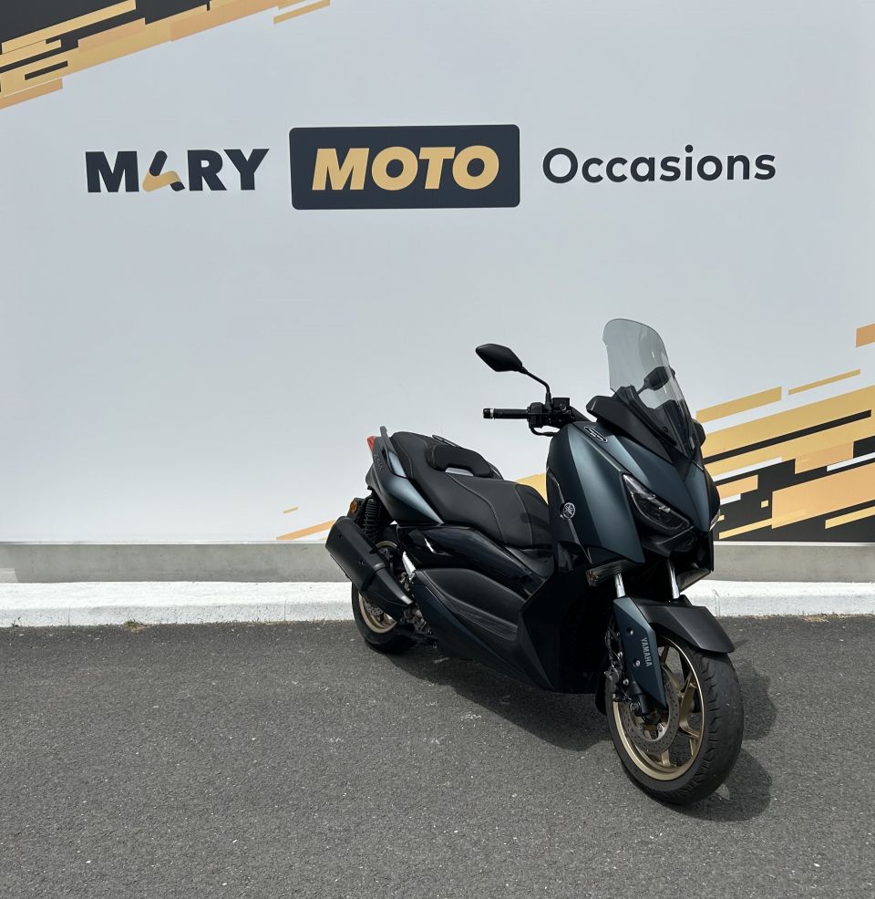 YAMAHA XMAX 300 Tech Max 4