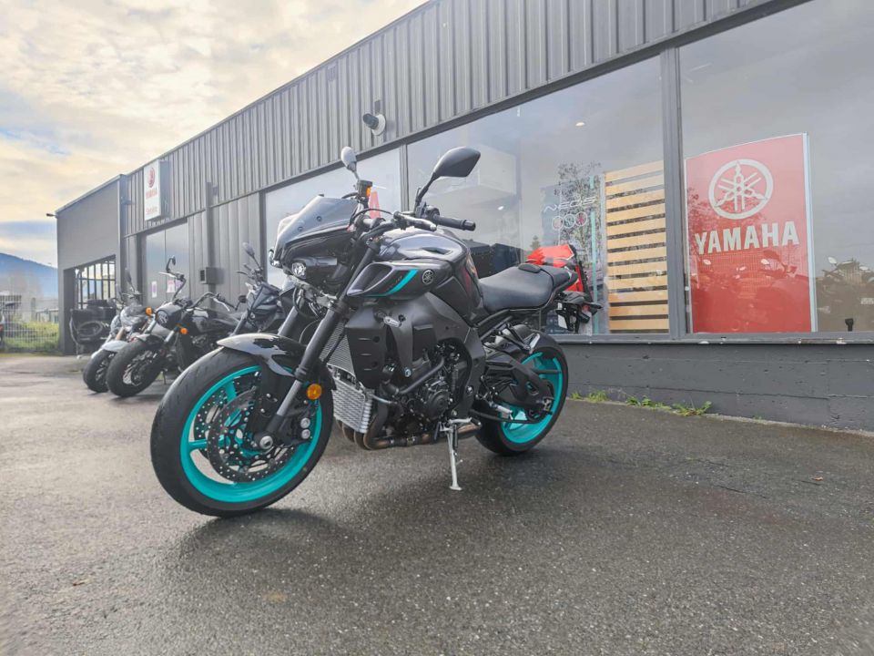 YAMAHA MT-10 4