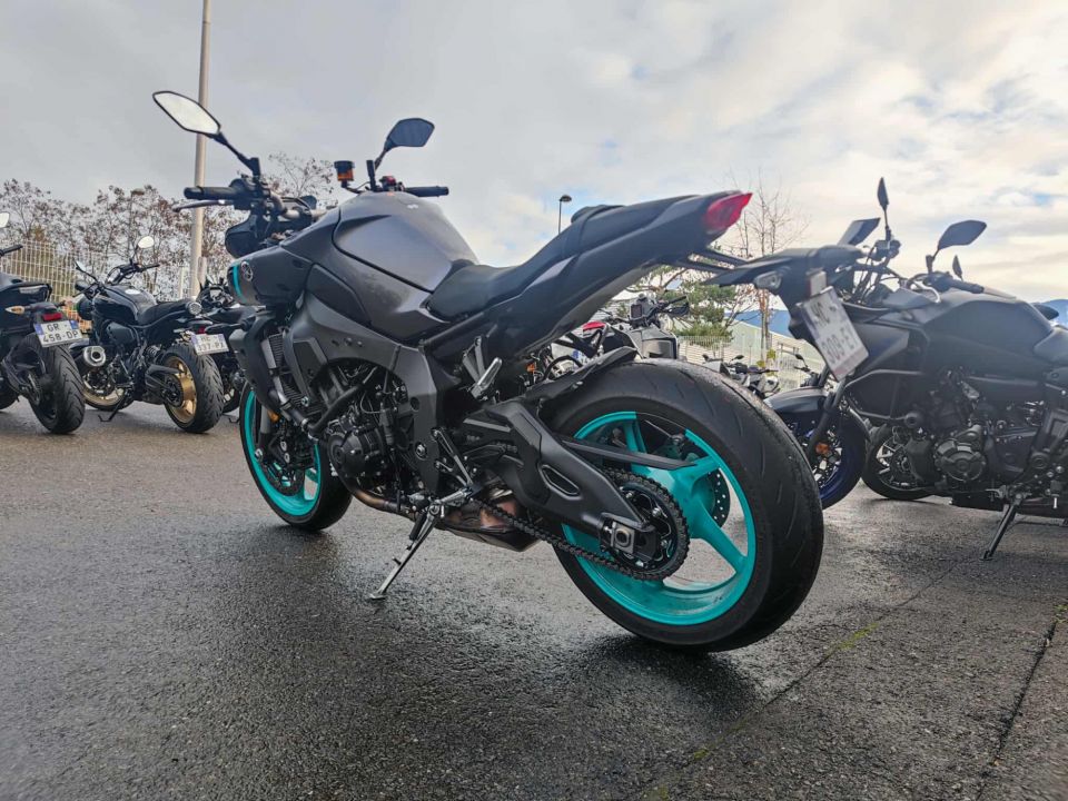 YAMAHA MT-10 4