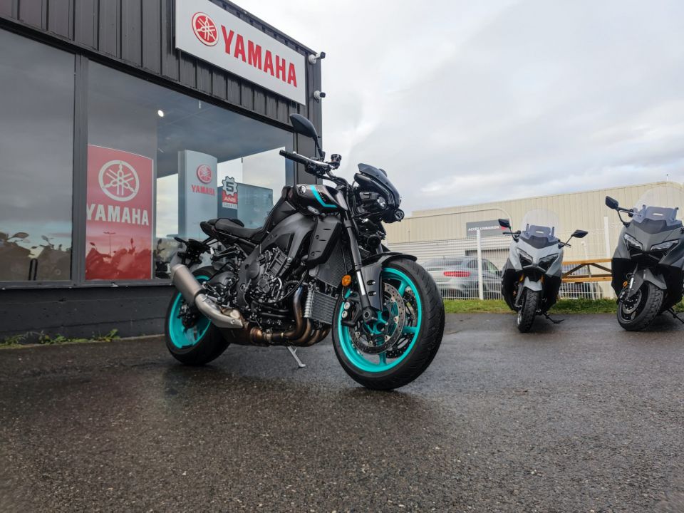 YAMAHA MT-10 4