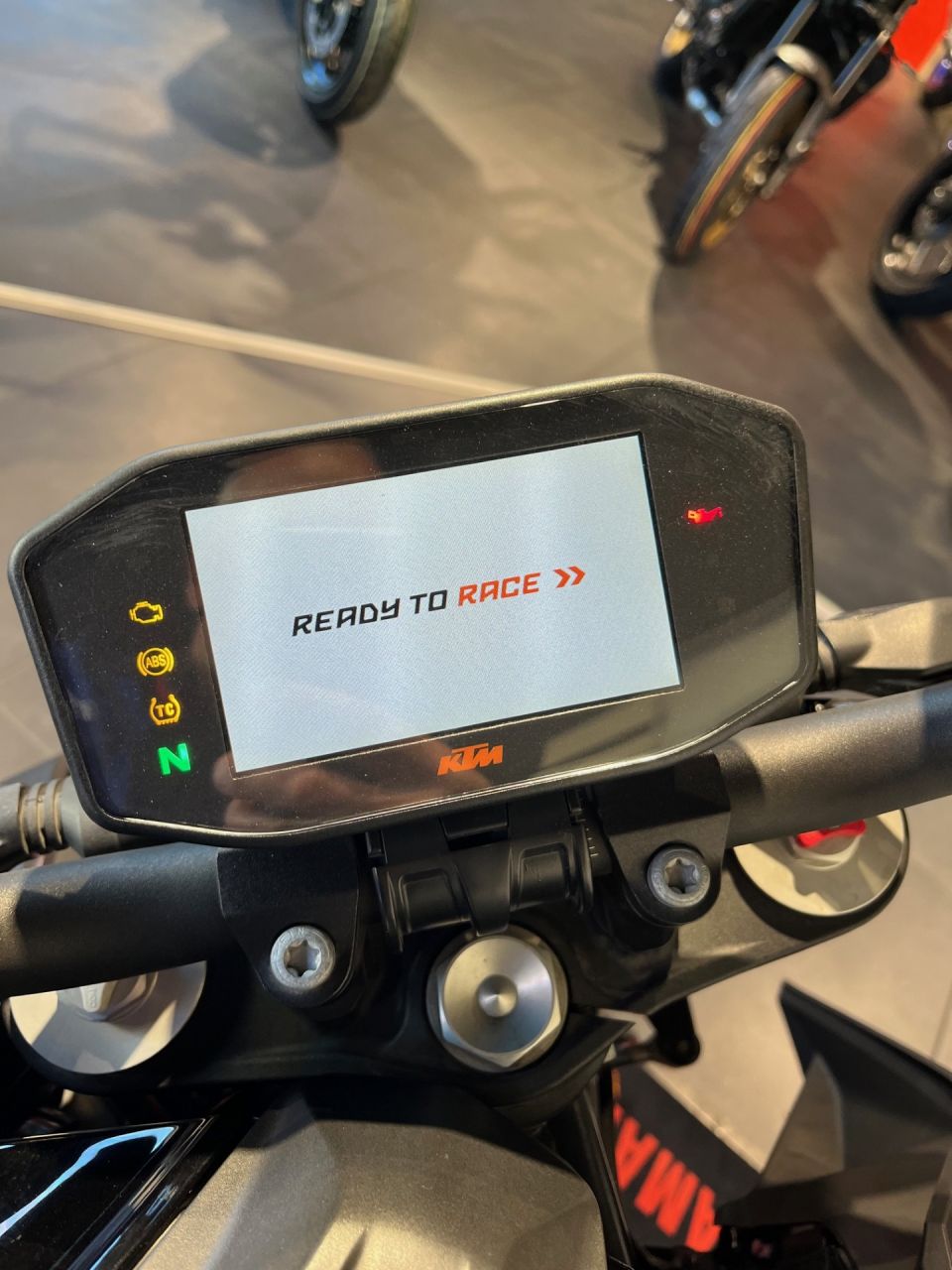 KTM 1290 SUPER DUKE R 4