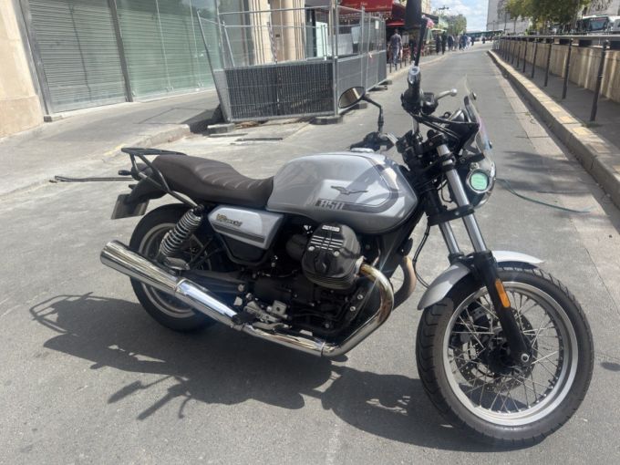 MOTO GUZZI V7 SPECIAL 4