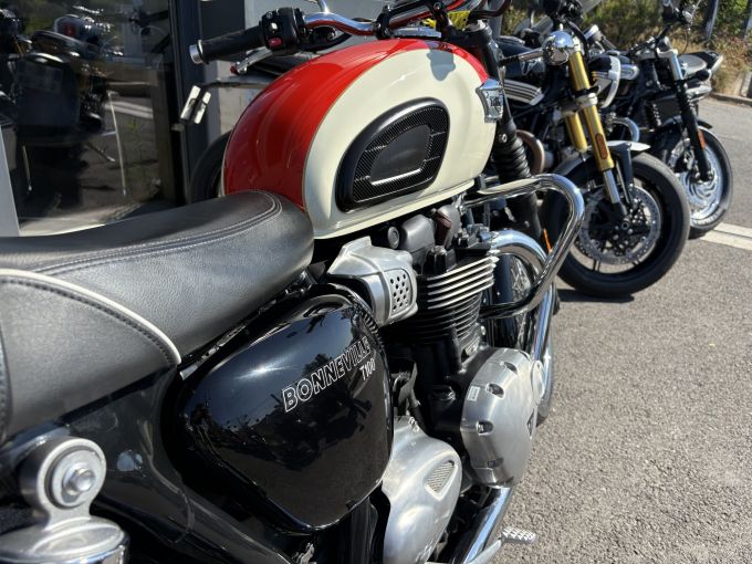 TRIUMPH Bonneville T100 4