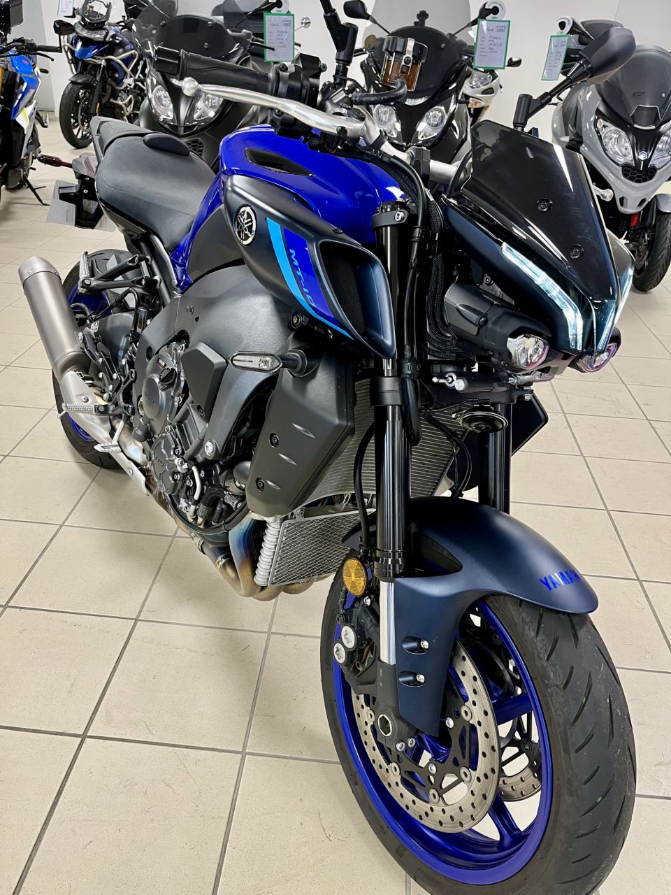YAMAHA MT-10 4