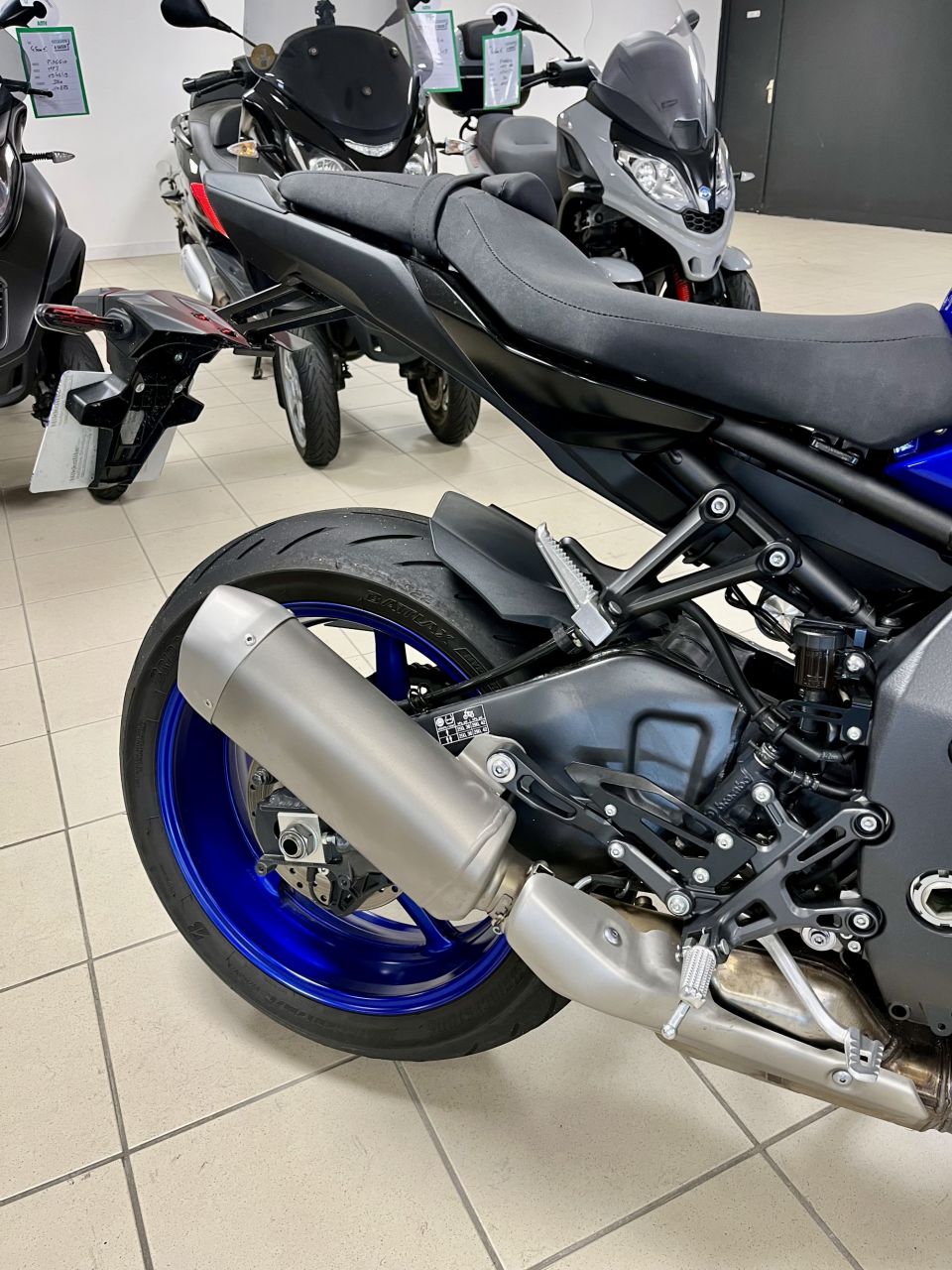 YAMAHA MT-10 4