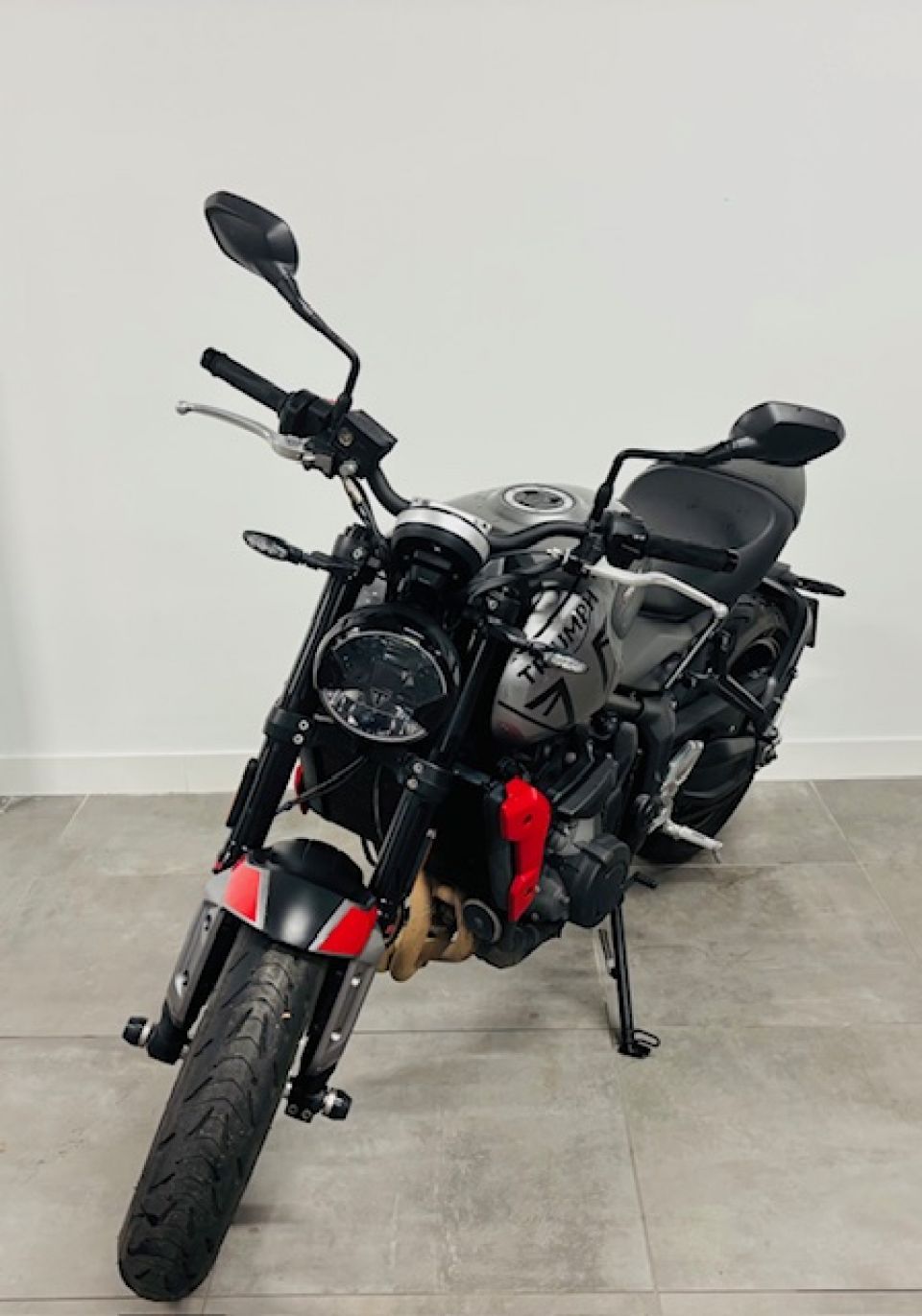 TRIUMPH TRIDENT 660 4