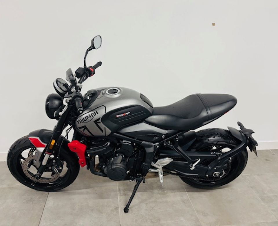 TRIUMPH TRIDENT 660 4