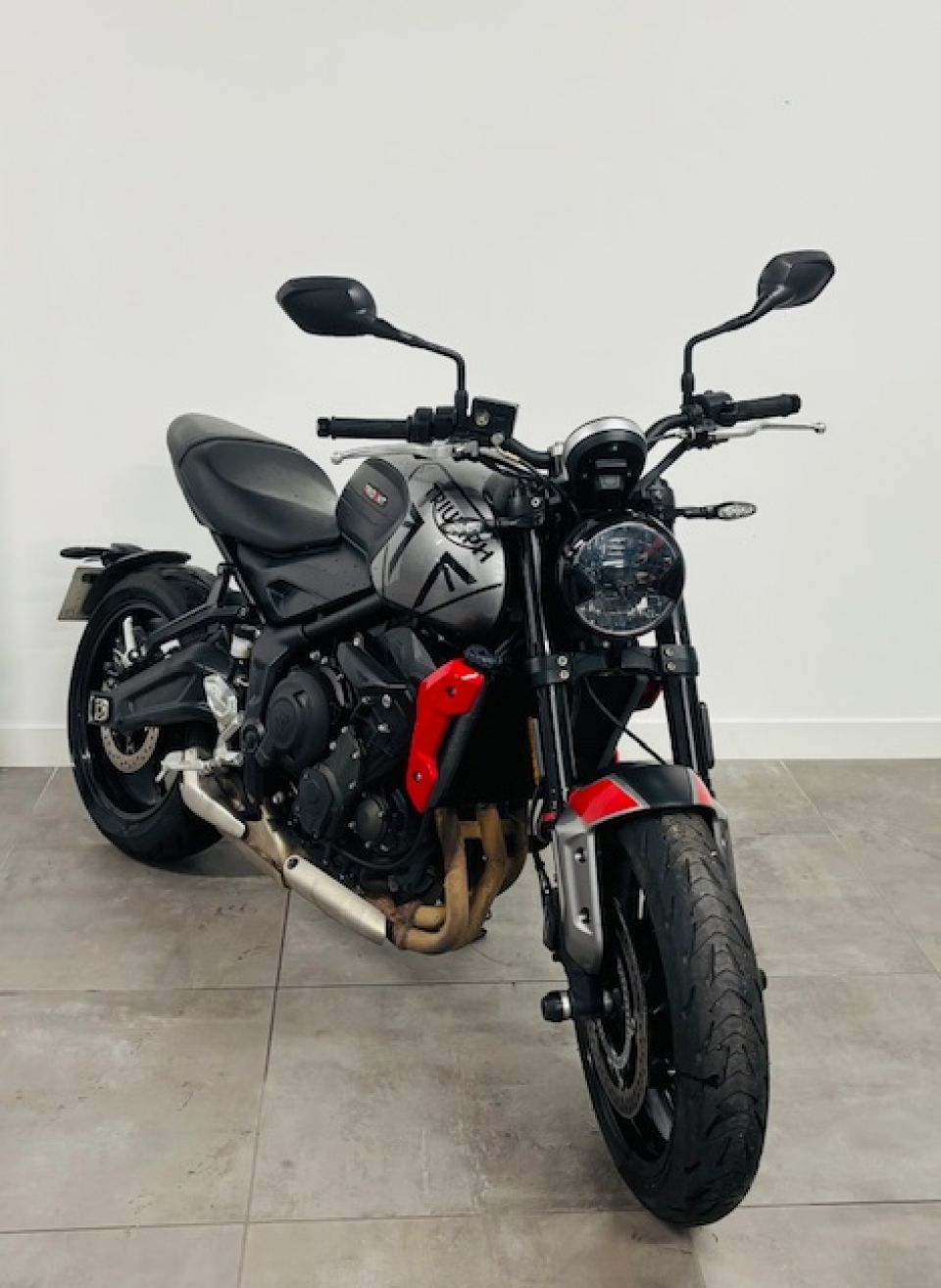 TRIUMPH TRIDENT 660 4