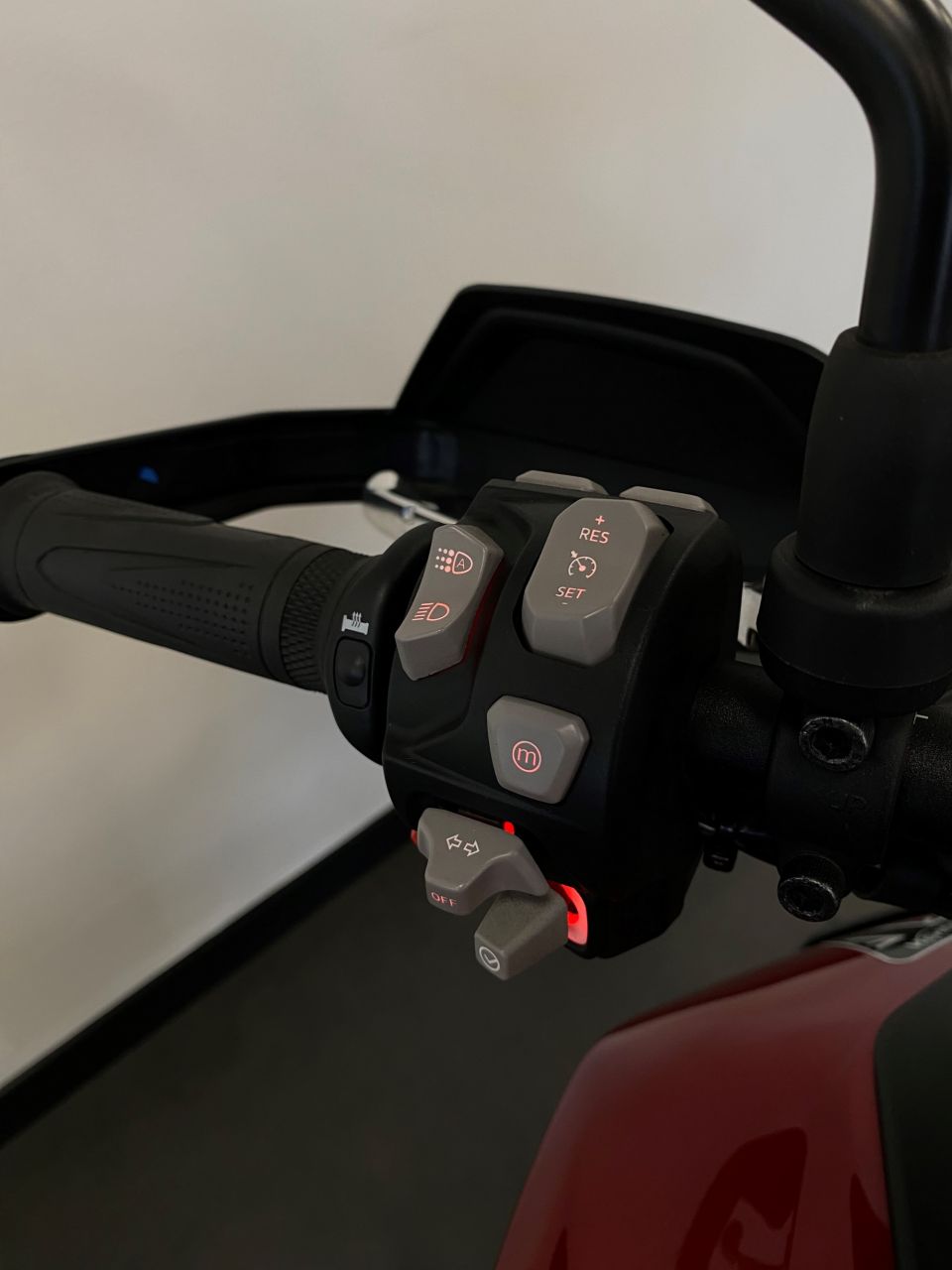 TRIUMPH Tiger 900 GT PRO 4