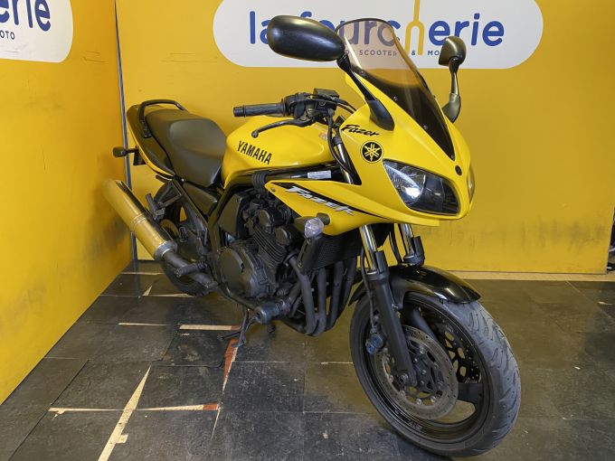 YAMAHA FZ6 600 FAZER 4