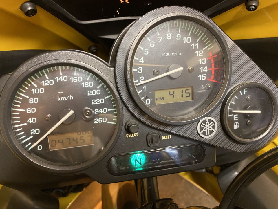 YAMAHA FZ6 600 FAZER 4