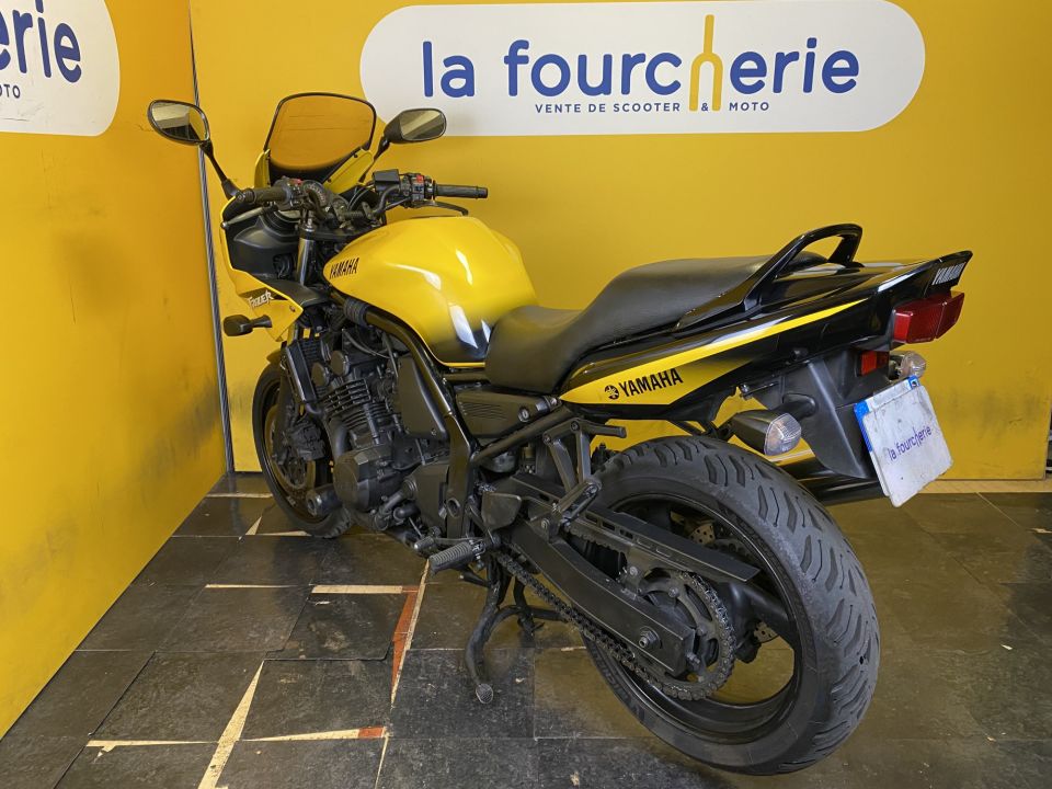 YAMAHA FZ6 600 FAZER 4