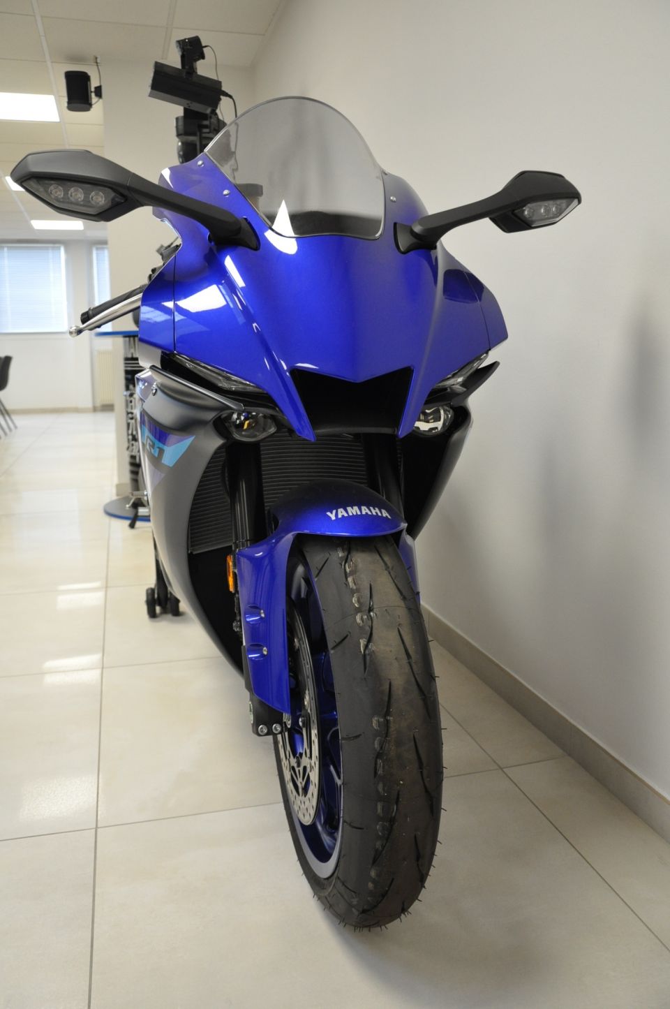 YAMAHA YZF 1000 R1 4