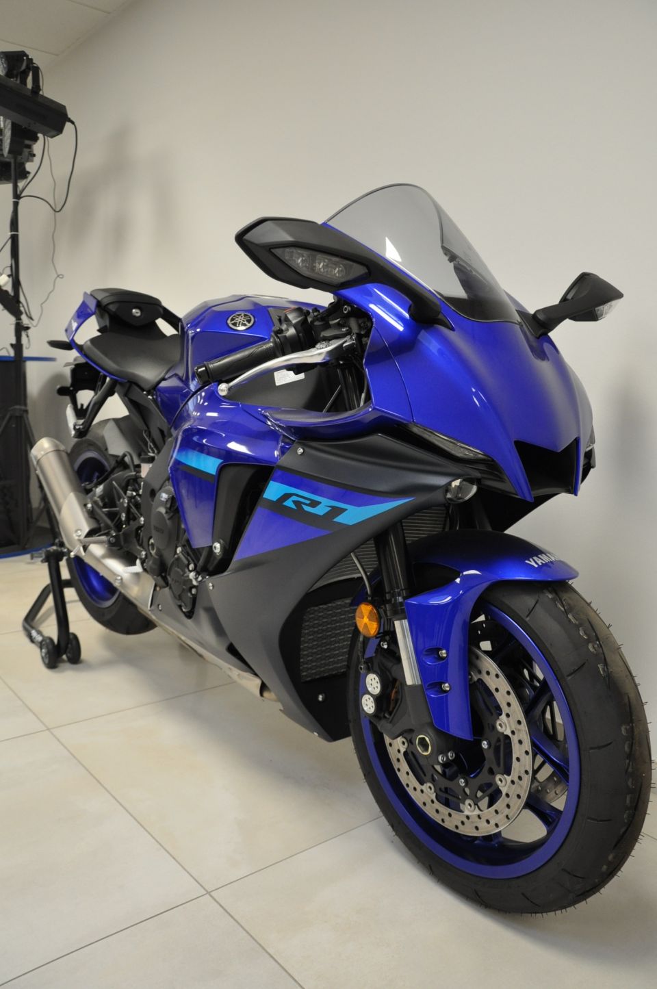 YAMAHA YZF 1000 R1 4
