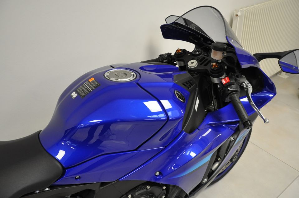 YAMAHA YZF 1000 R1 4