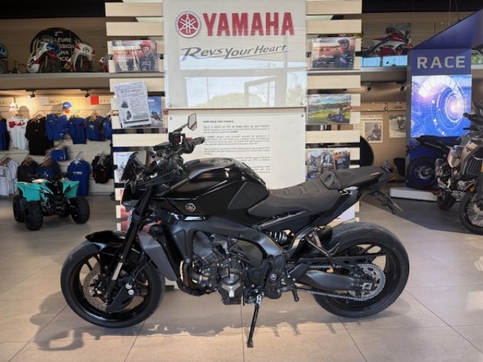 YAMAHA MT-09  Y-AMT AKRAPOVIC 148€/MOIS* +DE 3000€ D'EQUIPEMENT  GARANTIE CONSTRUCTEUR 09/26 4