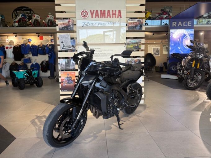 YAMAHA MT-09  Y-AMT AKRAPOVIC 148€/MOIS* +DE 3000€ D'EQUIPEMENT  GARANTIE CONSTRUCTEUR 09/26 4