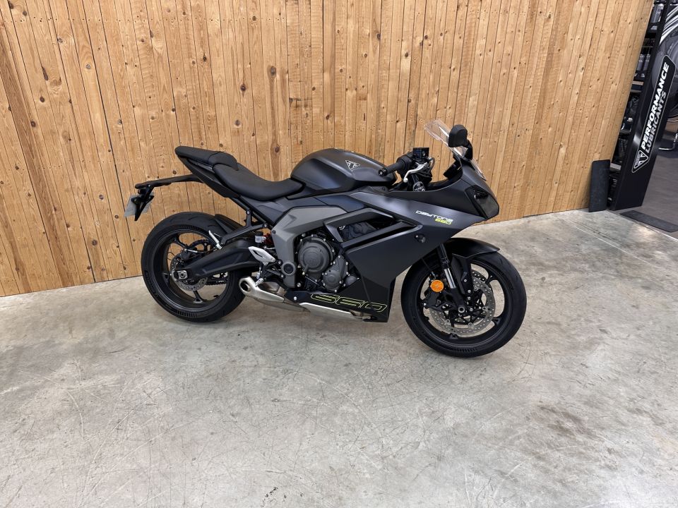 TRIUMPH 	DAYTONA 660 4