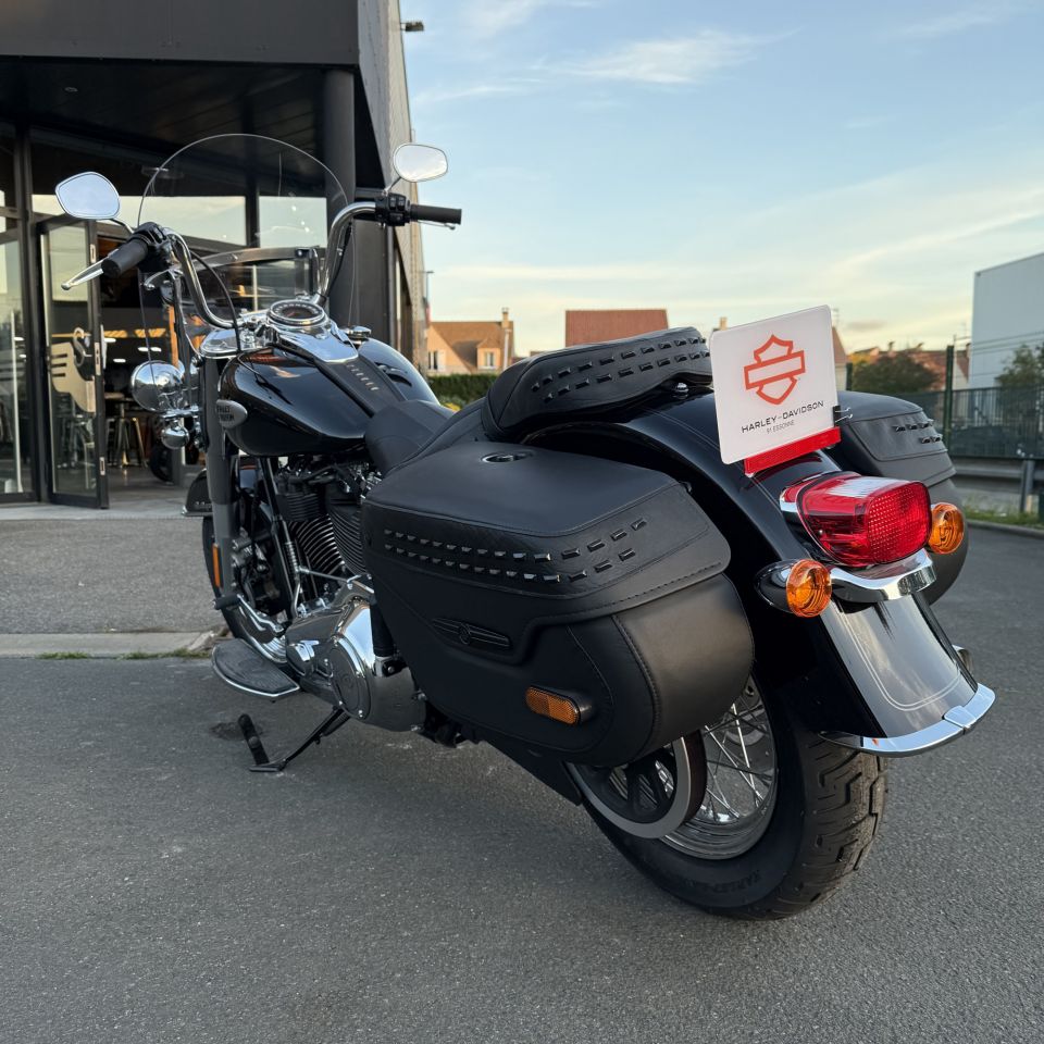 HARLEY-DAVIDSON SOFTAIL HERITAGE 1868 4