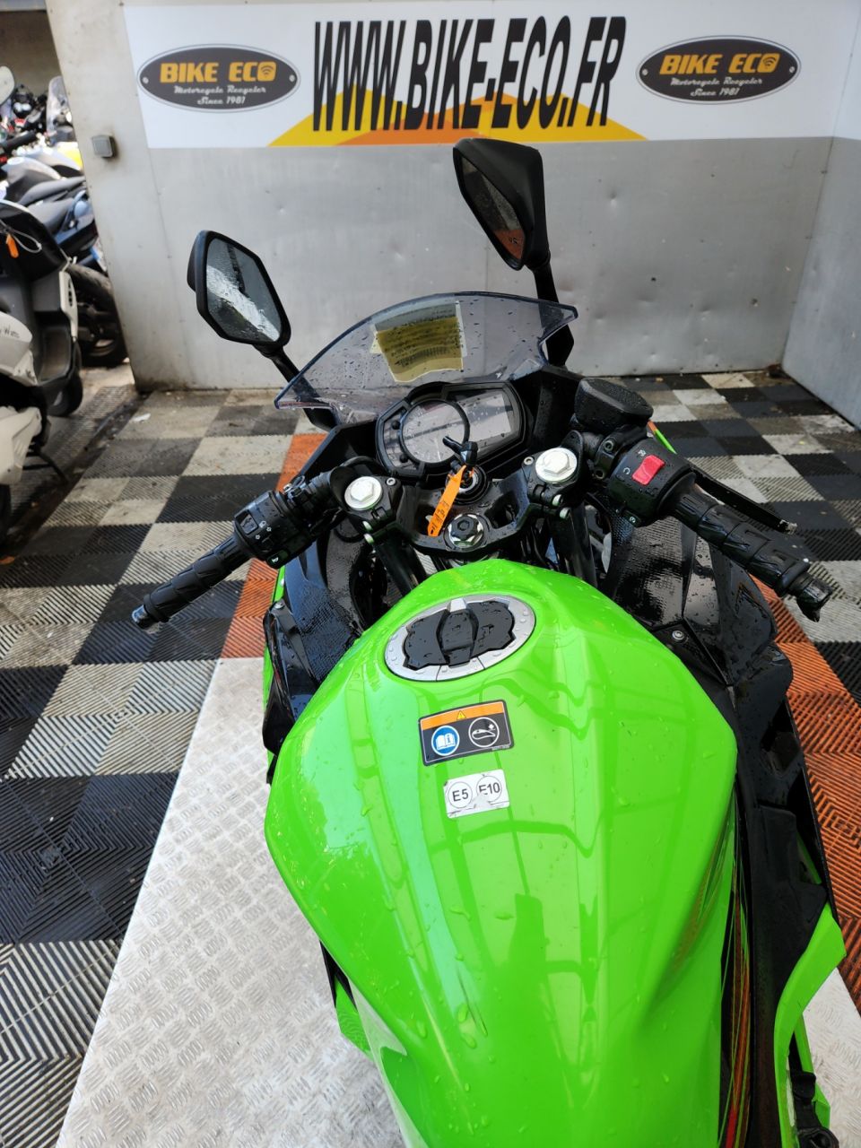 KAWASAKI NINJA 400 4