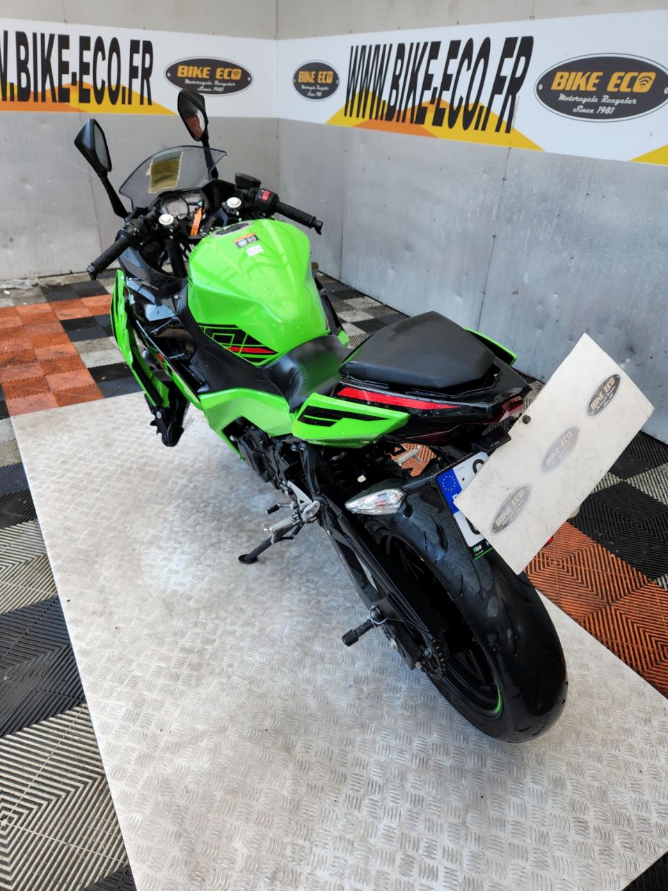 KAWASAKI NINJA 400 4