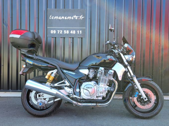 YAMAHA XJR 1300 SP 4