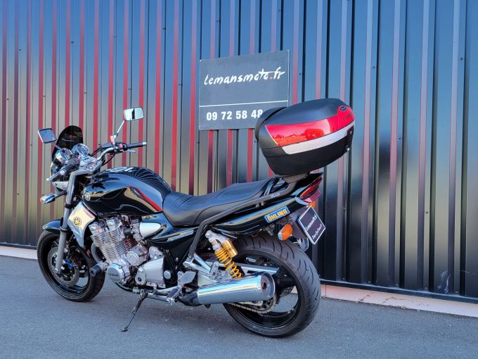 YAMAHA XJR 1300 SP 4