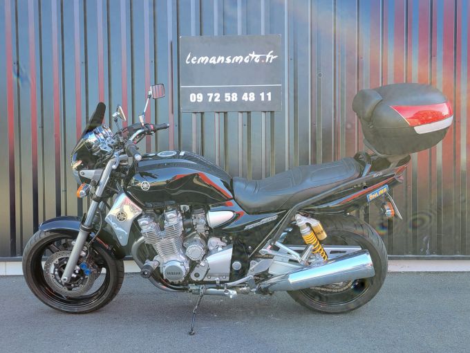 YAMAHA XJR 1300 SP 4