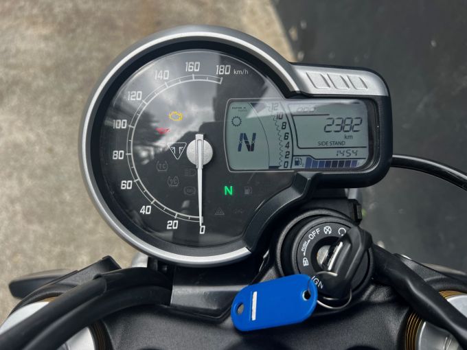 TRIUMPH SPEED 400 4