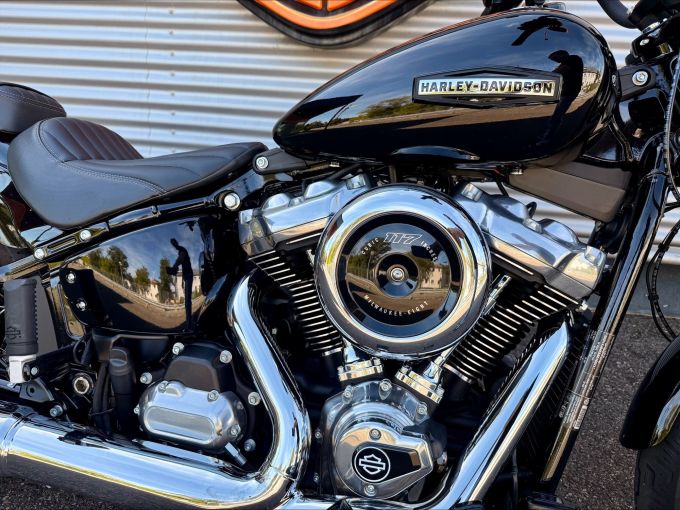 HARLEY-DAVIDSON SOFTAIL STREET BOB 1923 4