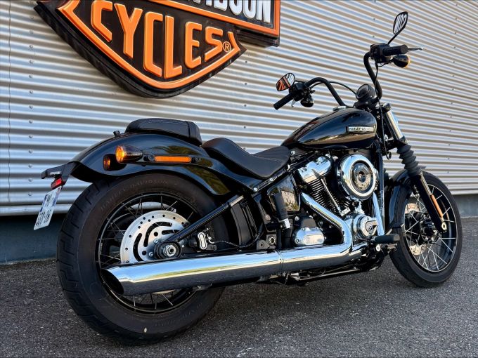 HARLEY-DAVIDSON SOFTAIL STREET BOB 1923 4