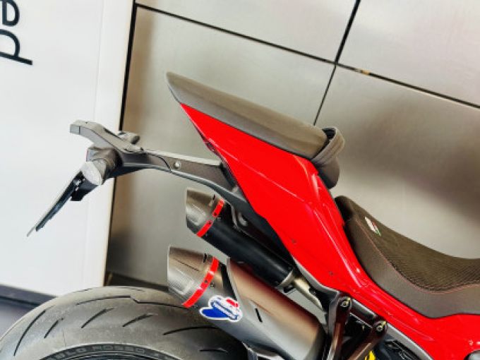 DUCATI STREETFIGHTER V2 4