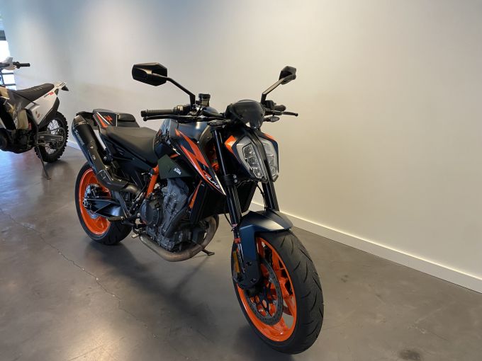 KTM 890 DUKE R 4