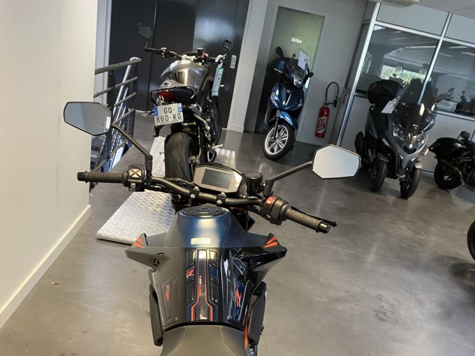 KTM 890 DUKE R 4