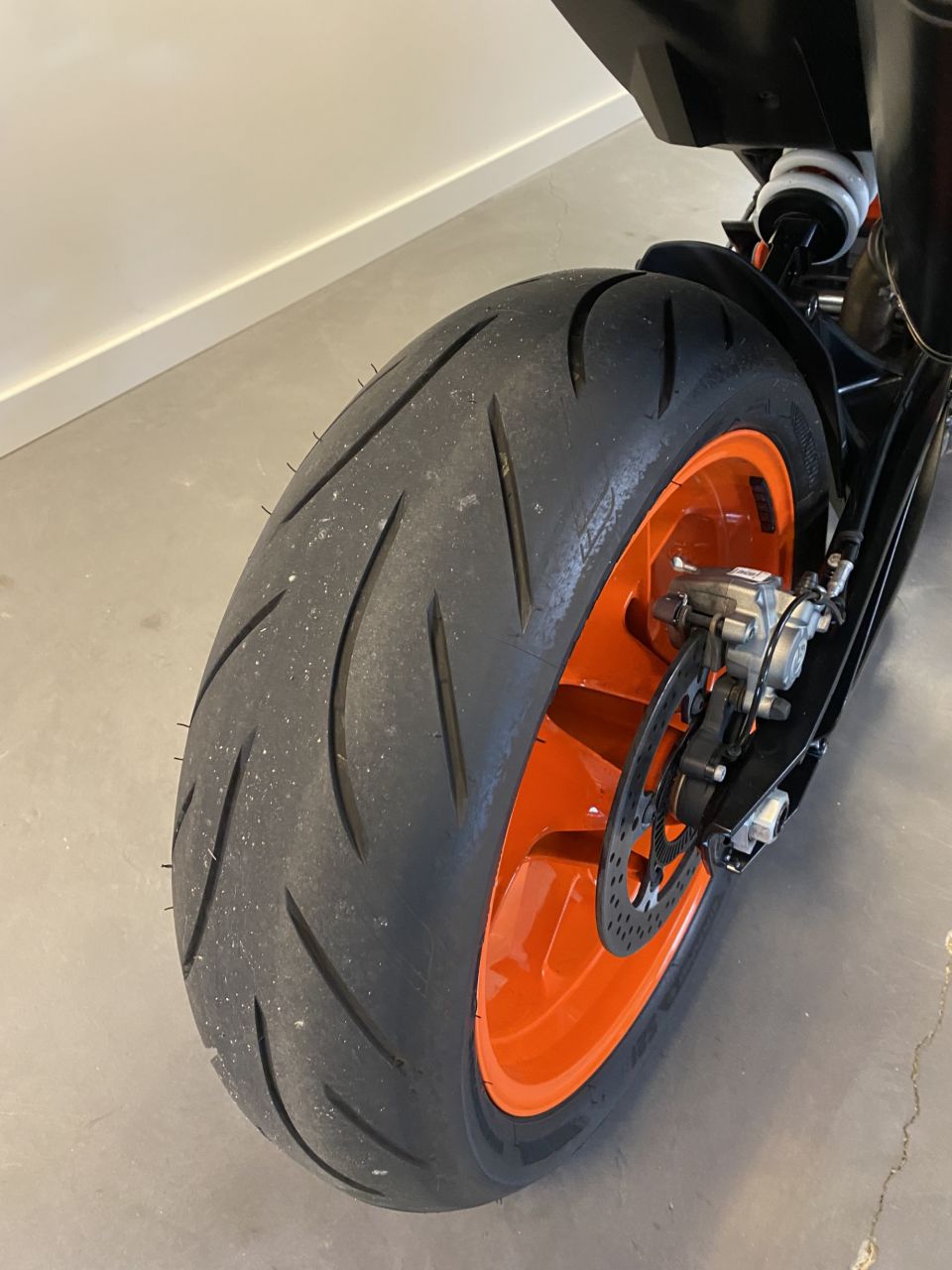 KTM 890 DUKE R 4