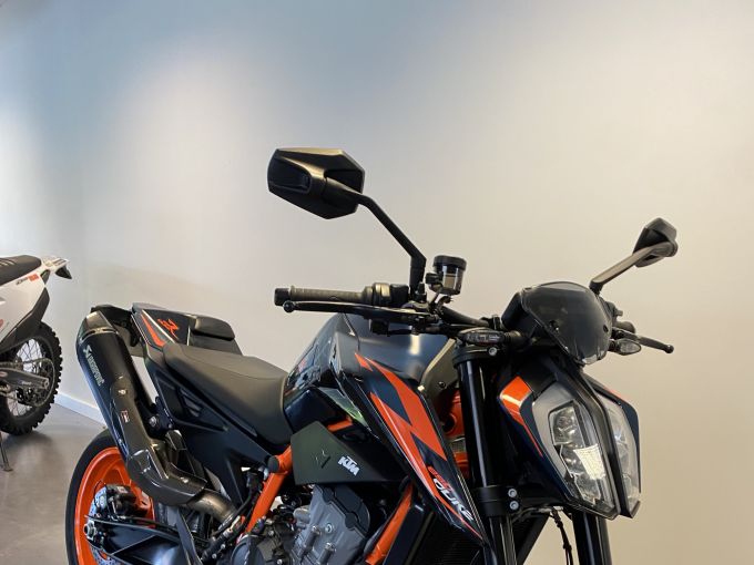 KTM 890 DUKE R 4