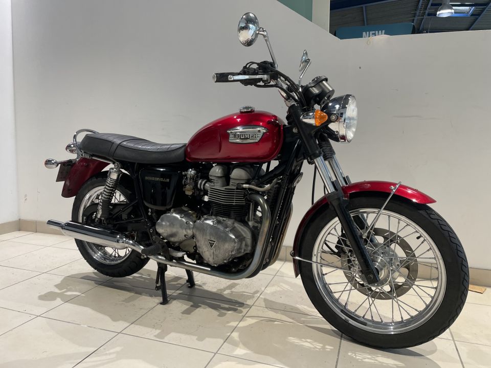 TRIUMPH BONNEVILLE 800 4
