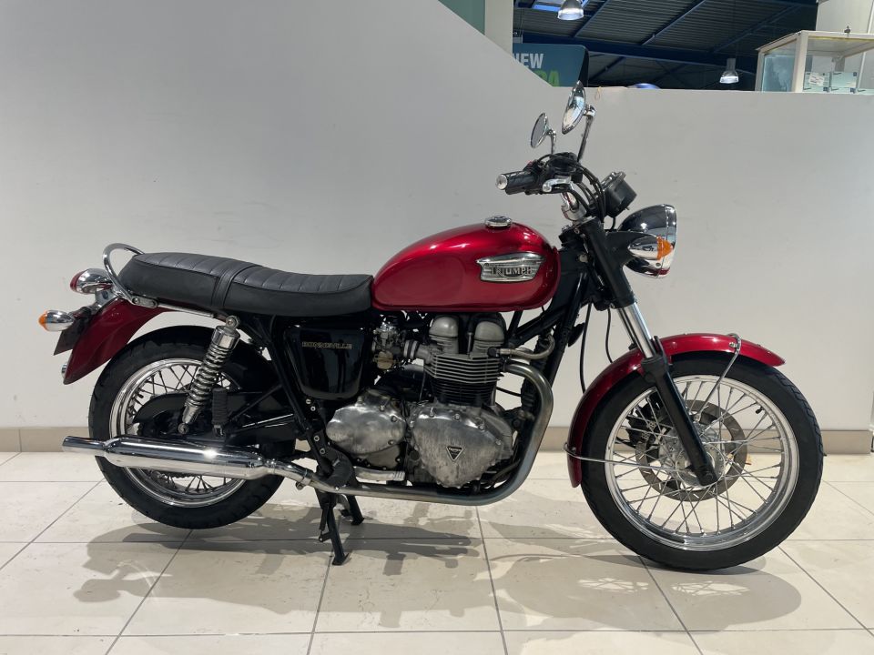 TRIUMPH BONNEVILLE 800 4