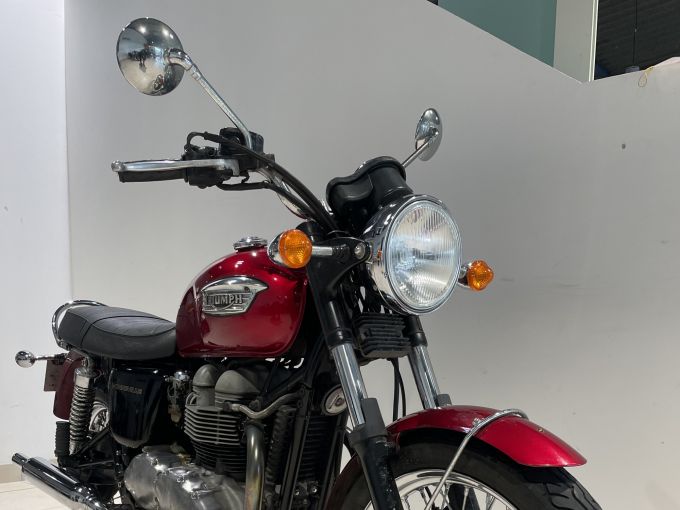 TRIUMPH BONNEVILLE 800 4