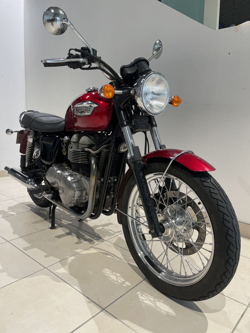 TRIUMPH BONNEVILLE 800 4