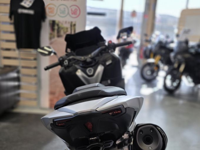 YAMAHA XP T-MAX 560 4