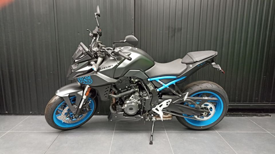 SUZUKI GSX-8S 4