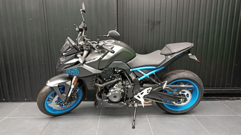 SUZUKI GSX-8S 4